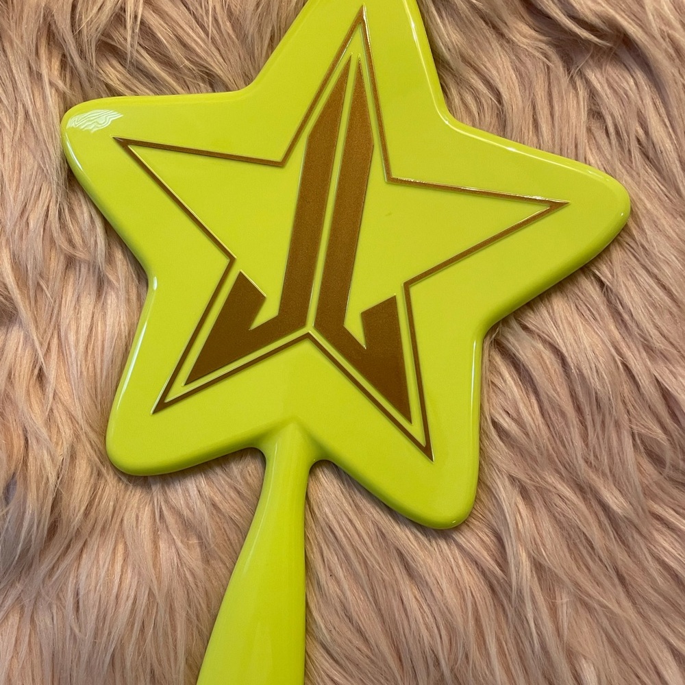 WELCOME BACK TO MY CHANEL!!! ⭐️💋 Brand new Jeffree Star collector mirror.